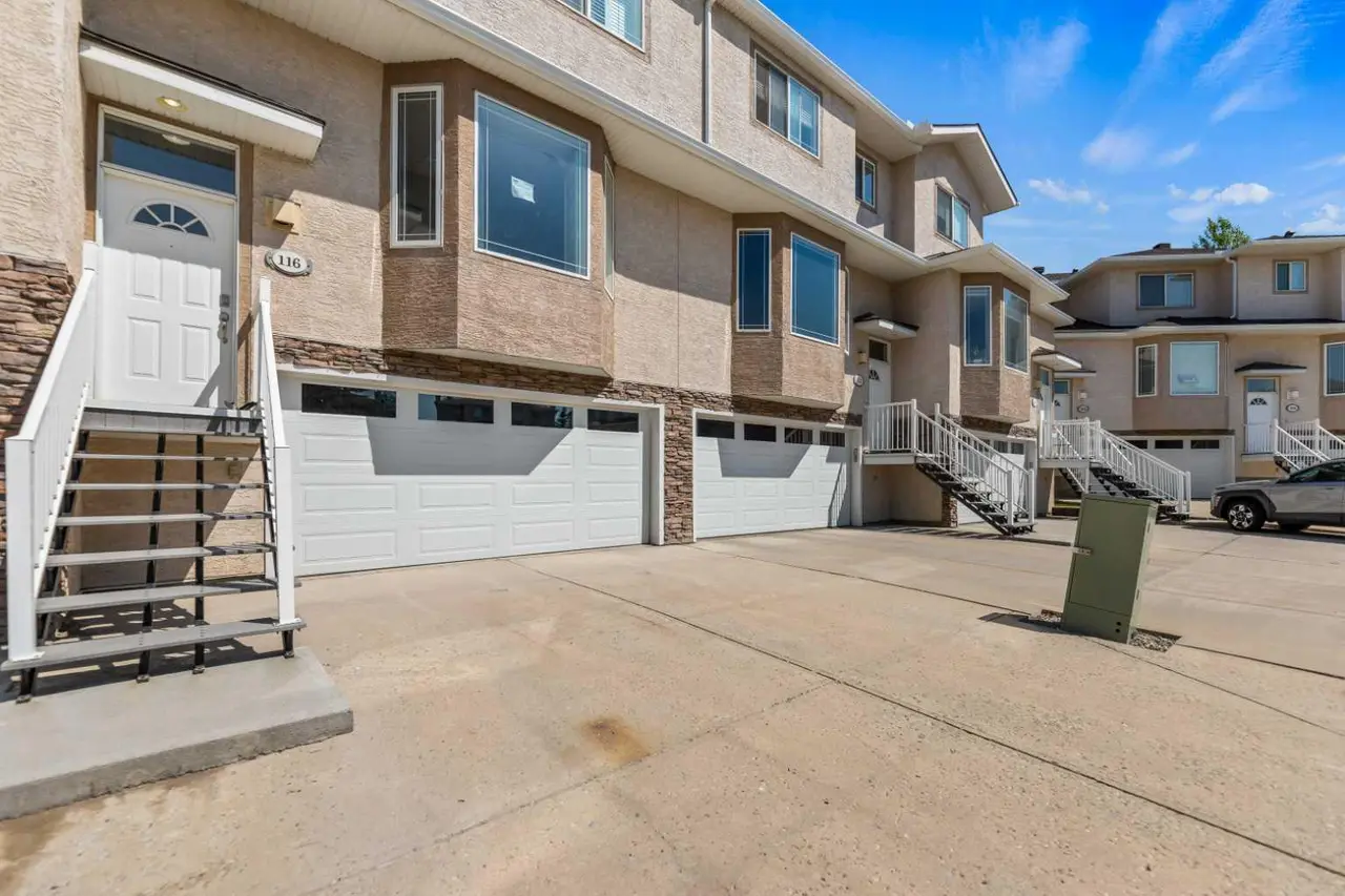 116 Country Hills Gardens NW