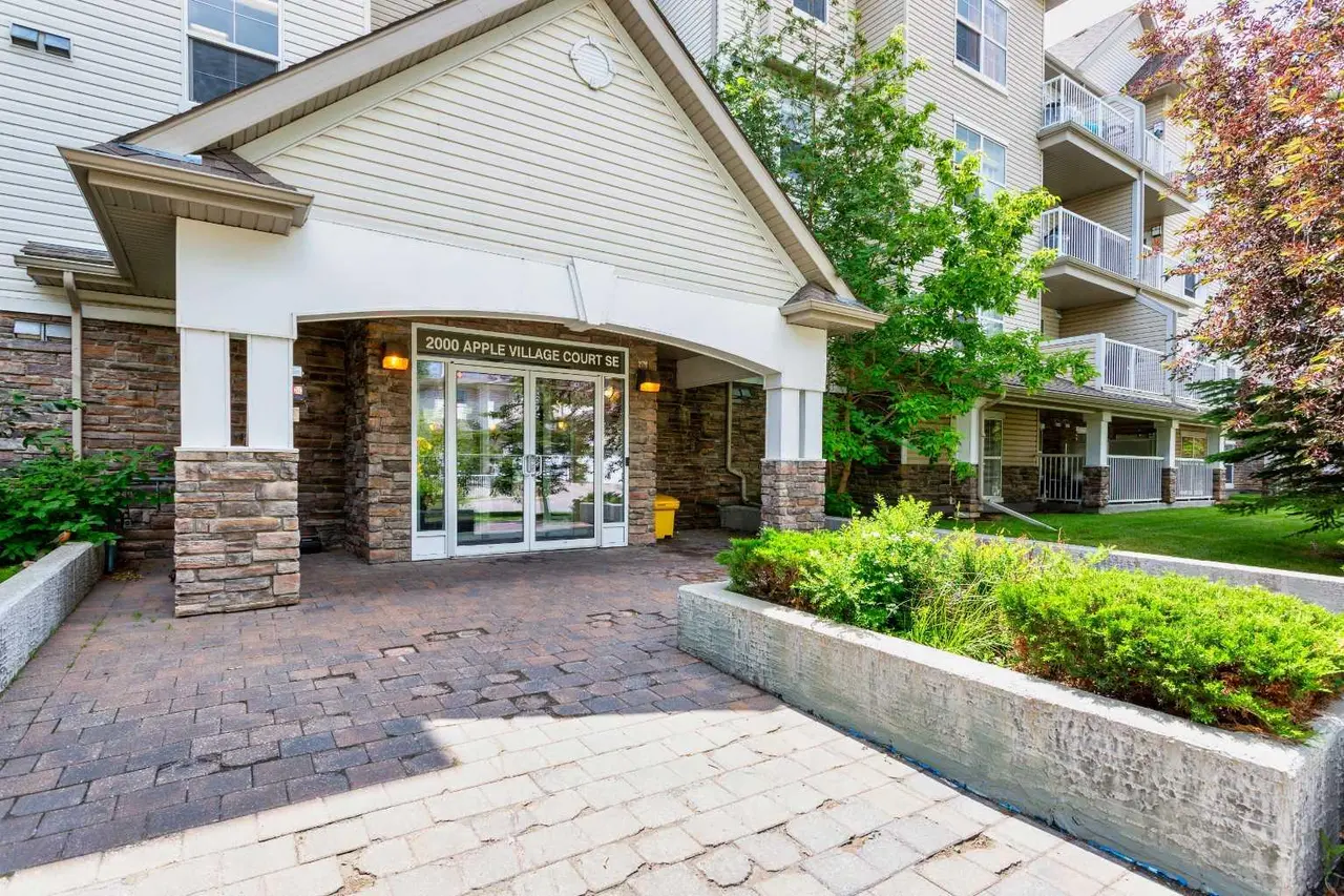 210, 2000 Applevillage Court SE