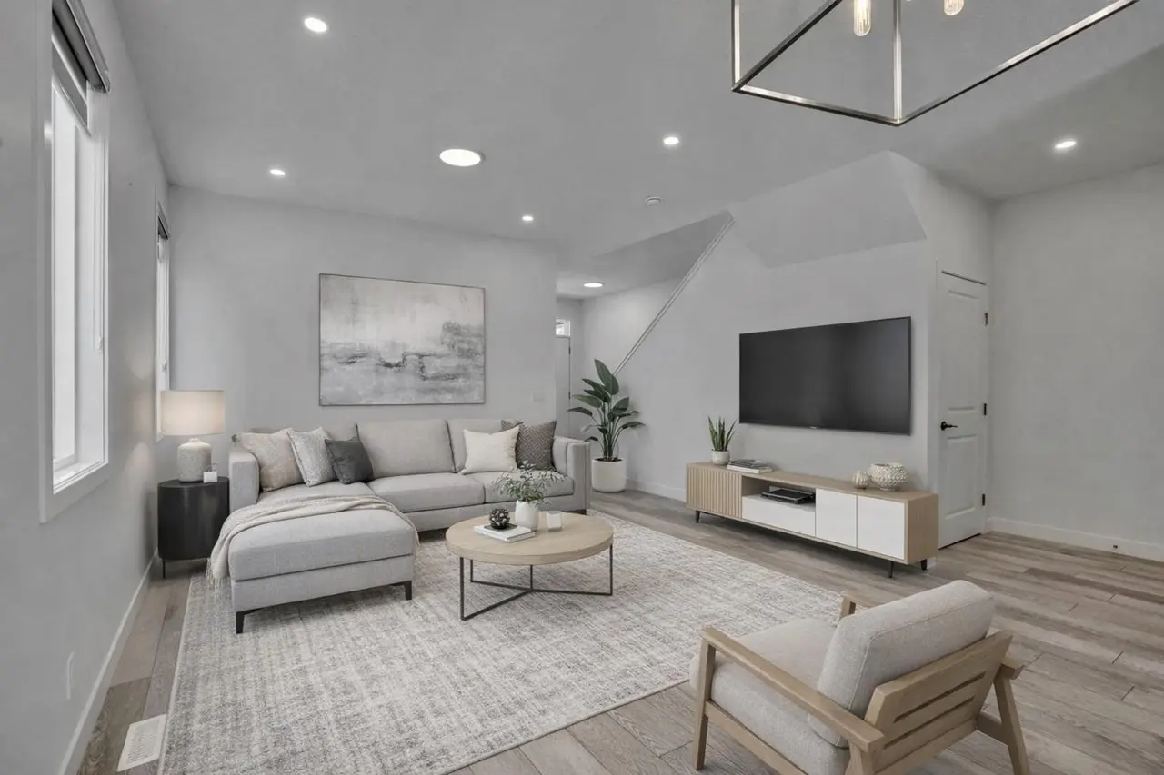 26 Amblehurst Path NW