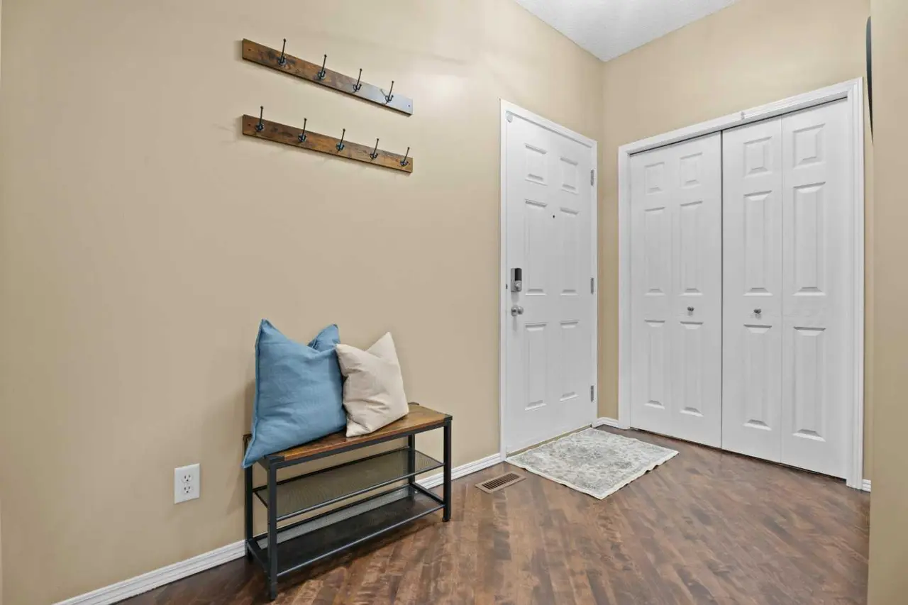 266 Cranwell Bay SE