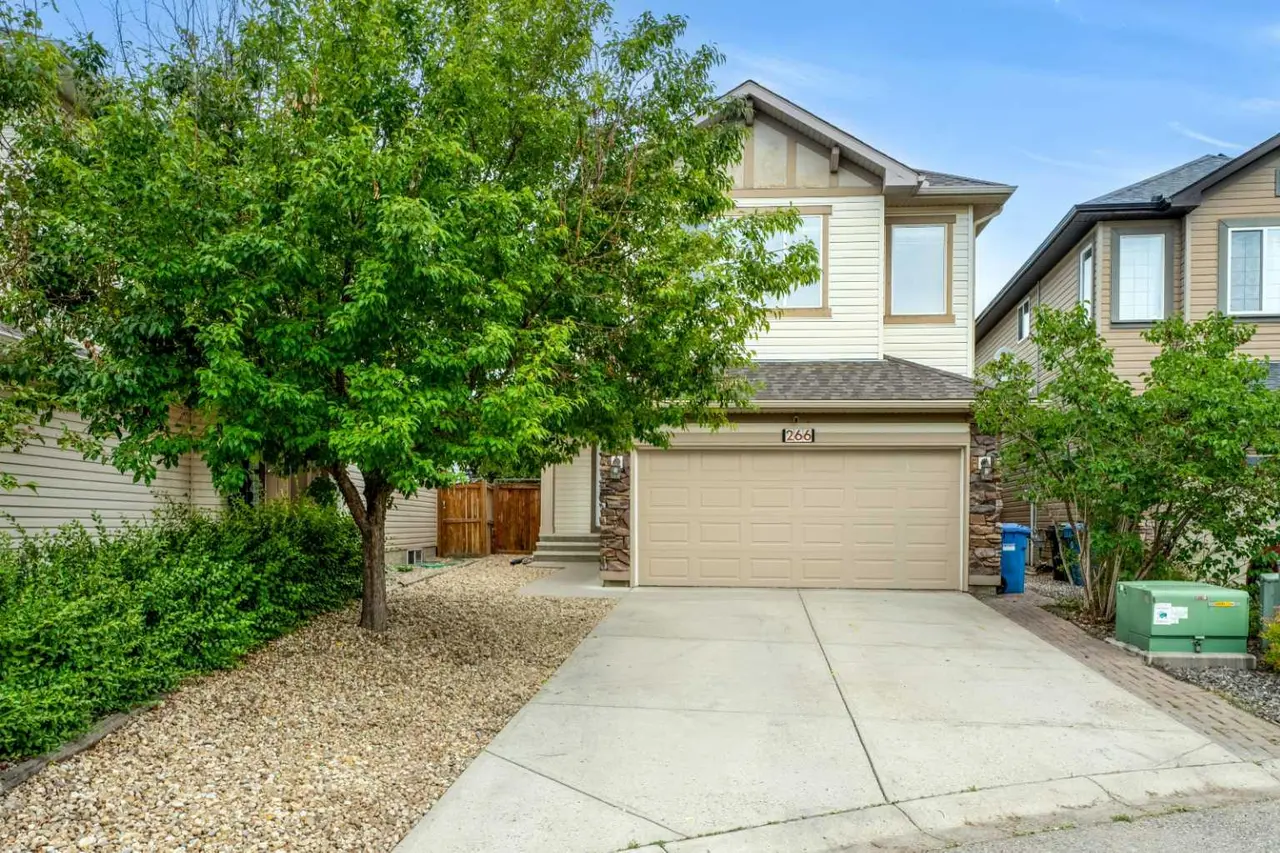 266 Cranwell Bay SE