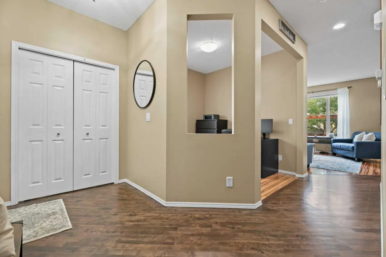 266 Cranwell Bay SE