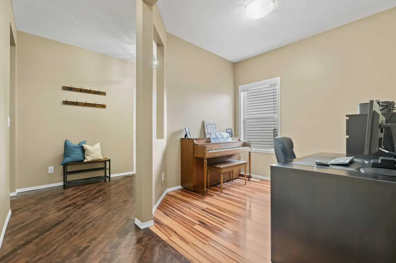 266 Cranwell Bay SE