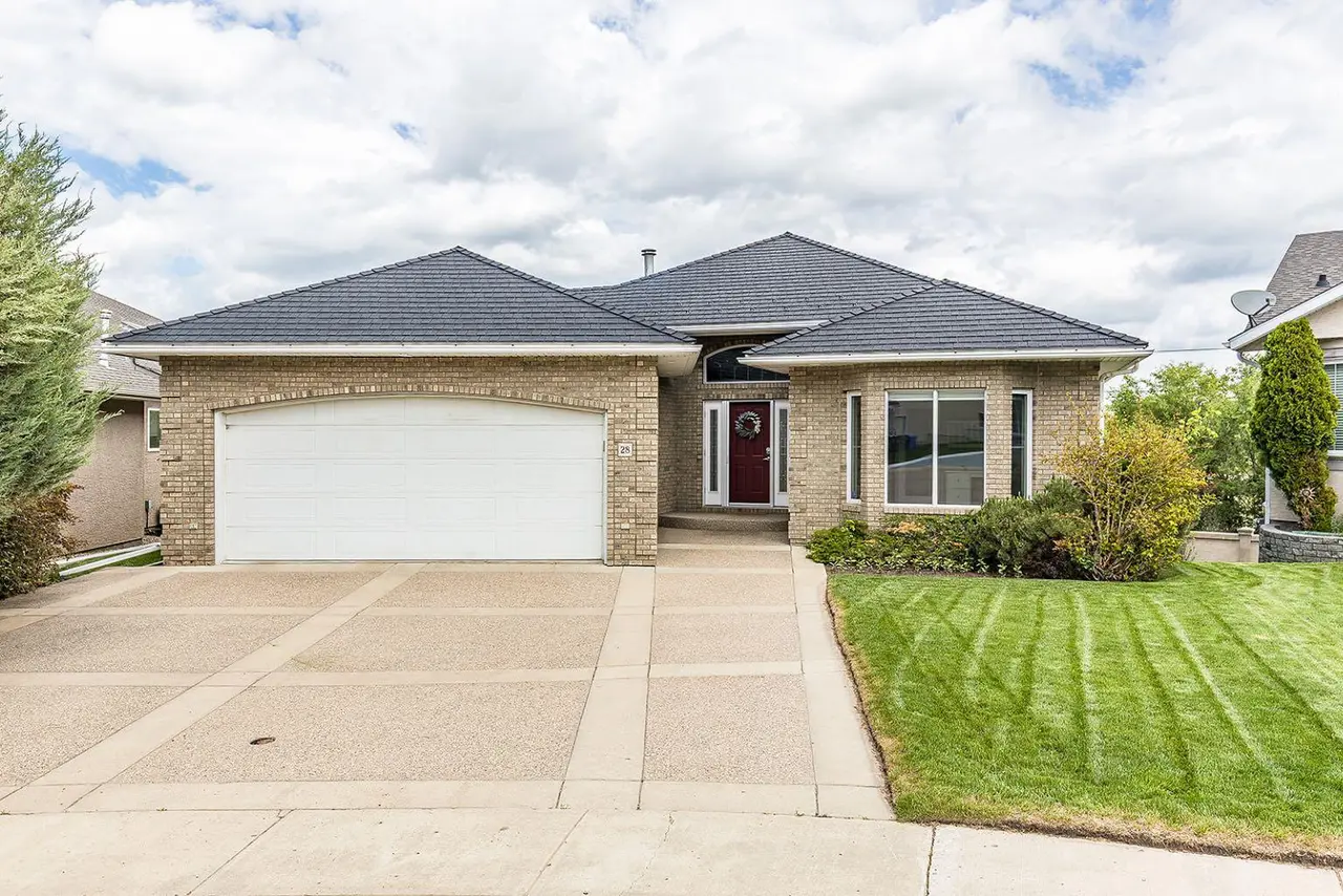 28 Chinook Place SW