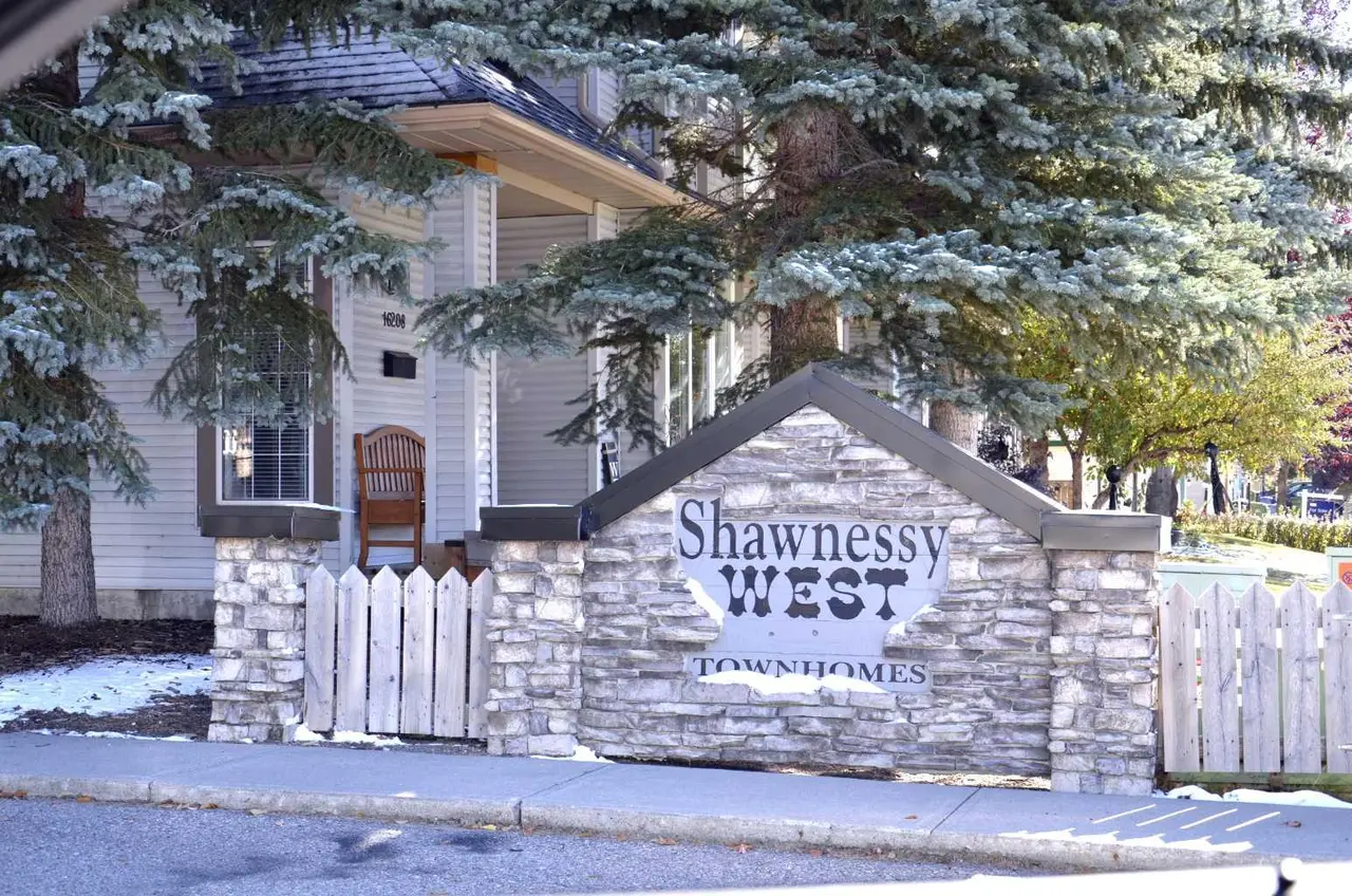12 Shawbrooke Court SW