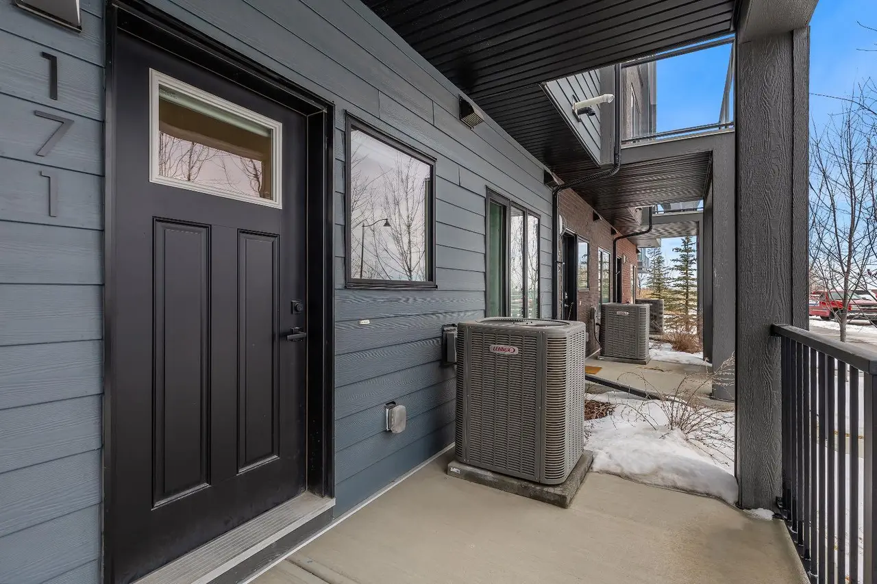 171 Greenbriar Place NW