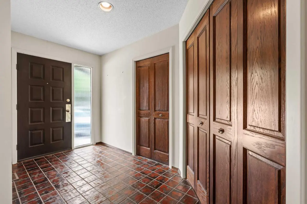 1, 1901 Varsity Estates Drive NW