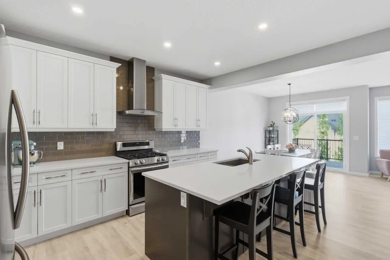 283 Nolanhurst Crescent NW