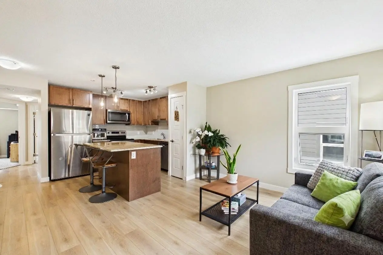 220 Livingston Common NE