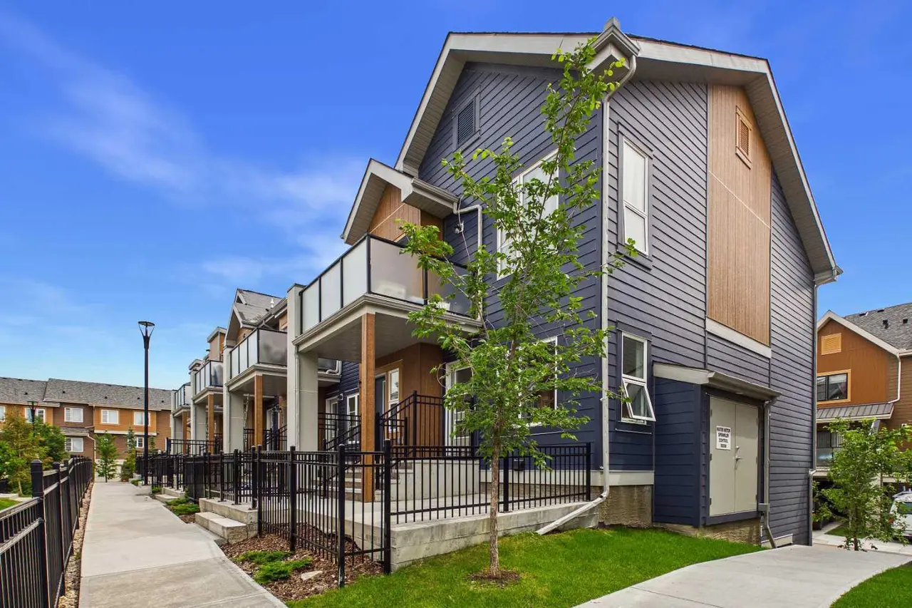 220 Livingston Common NE