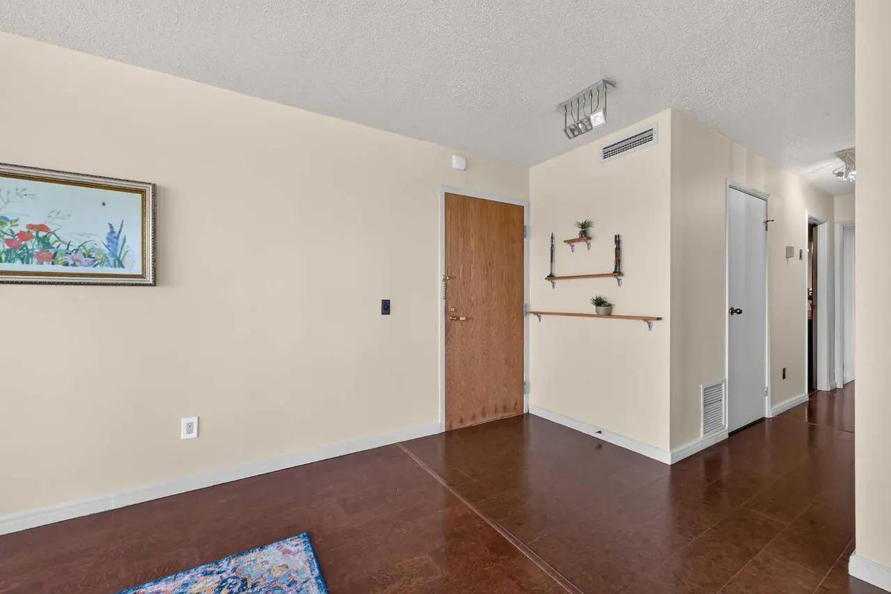 1607, 145 Point Drive NW