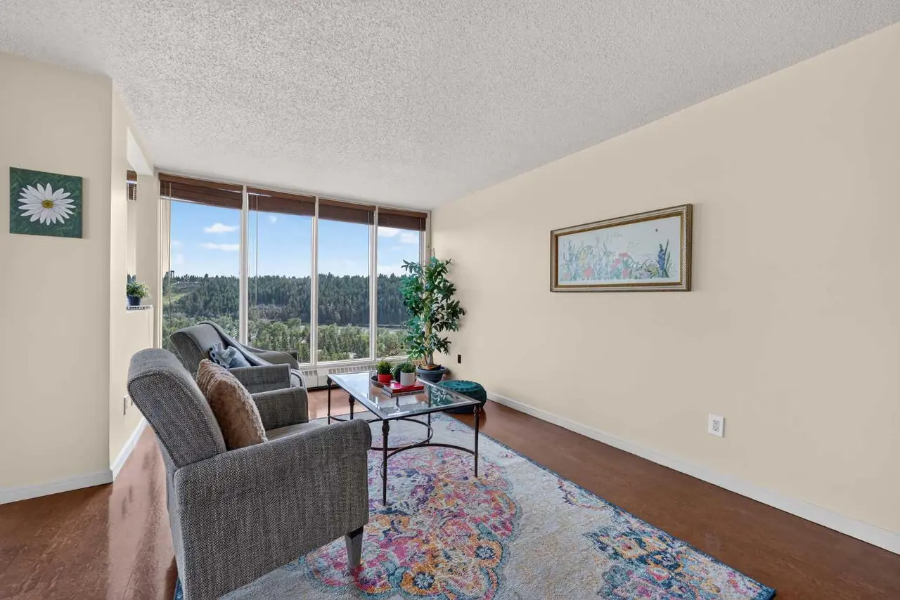 1607, 145 Point Drive NW