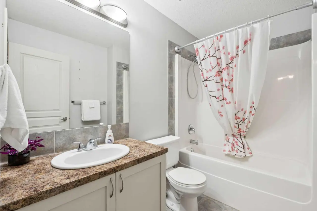 212 Bayside Point SW
