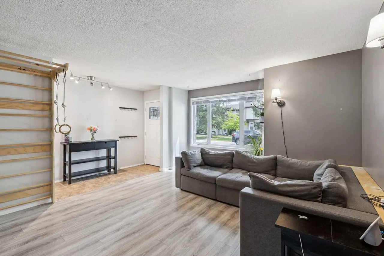 83, 630 Sabrina Road SW