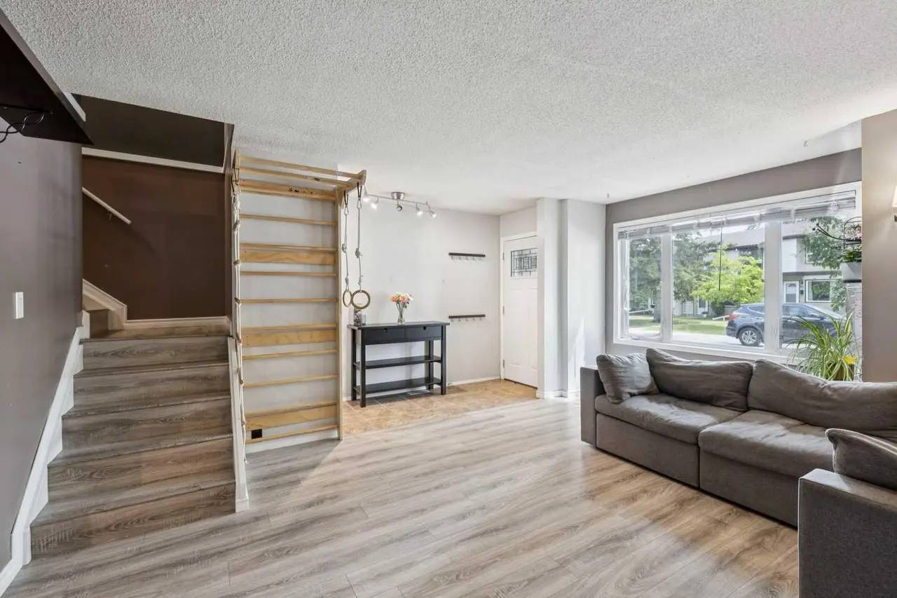 83, 630 Sabrina Road SW