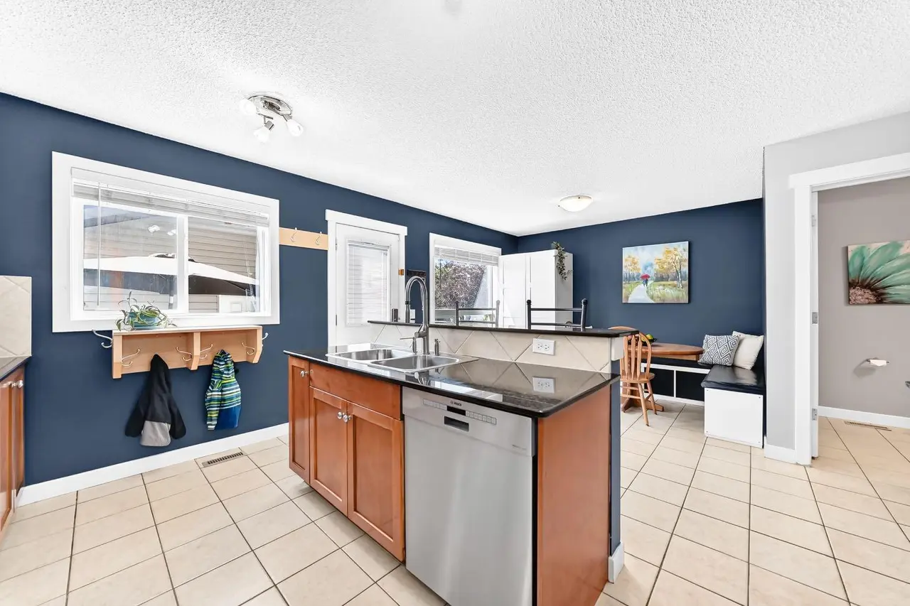 278 Luxstone Way SW
