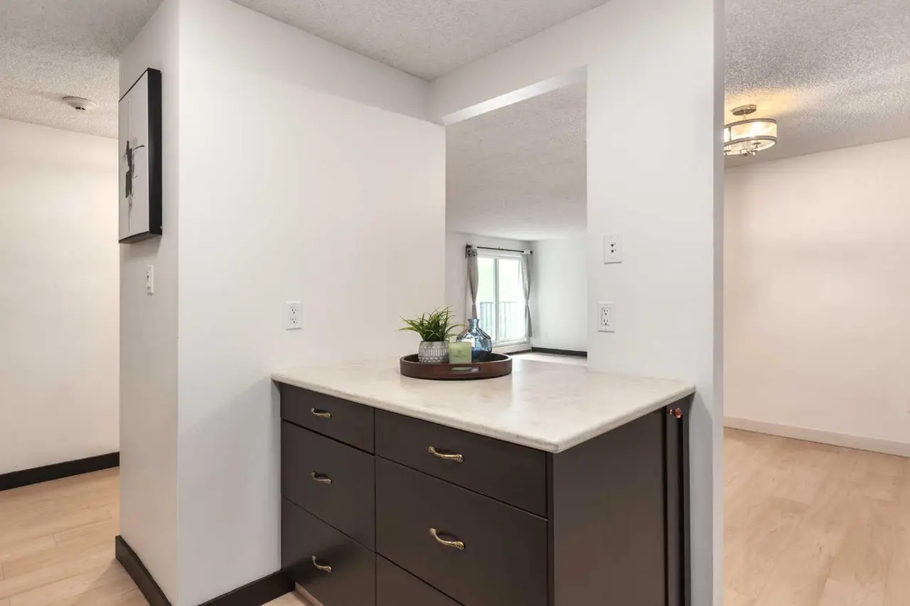 305, 550 Westwood Drive SW