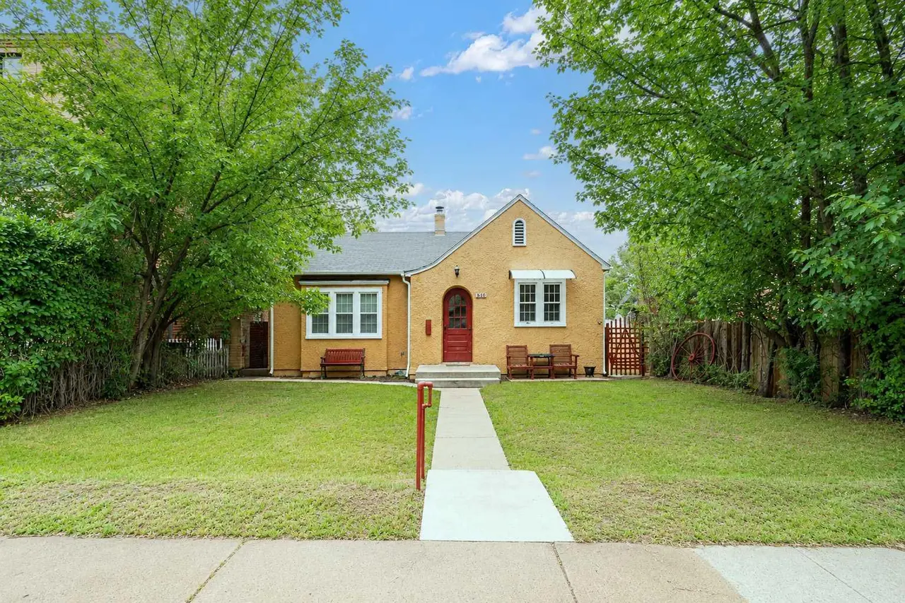 260 2 Street SE