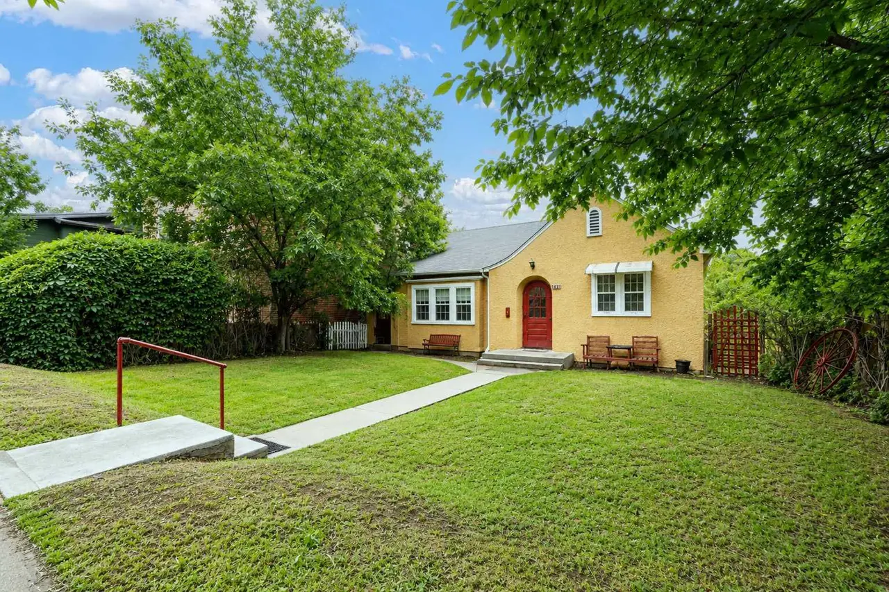260 2 Street SE