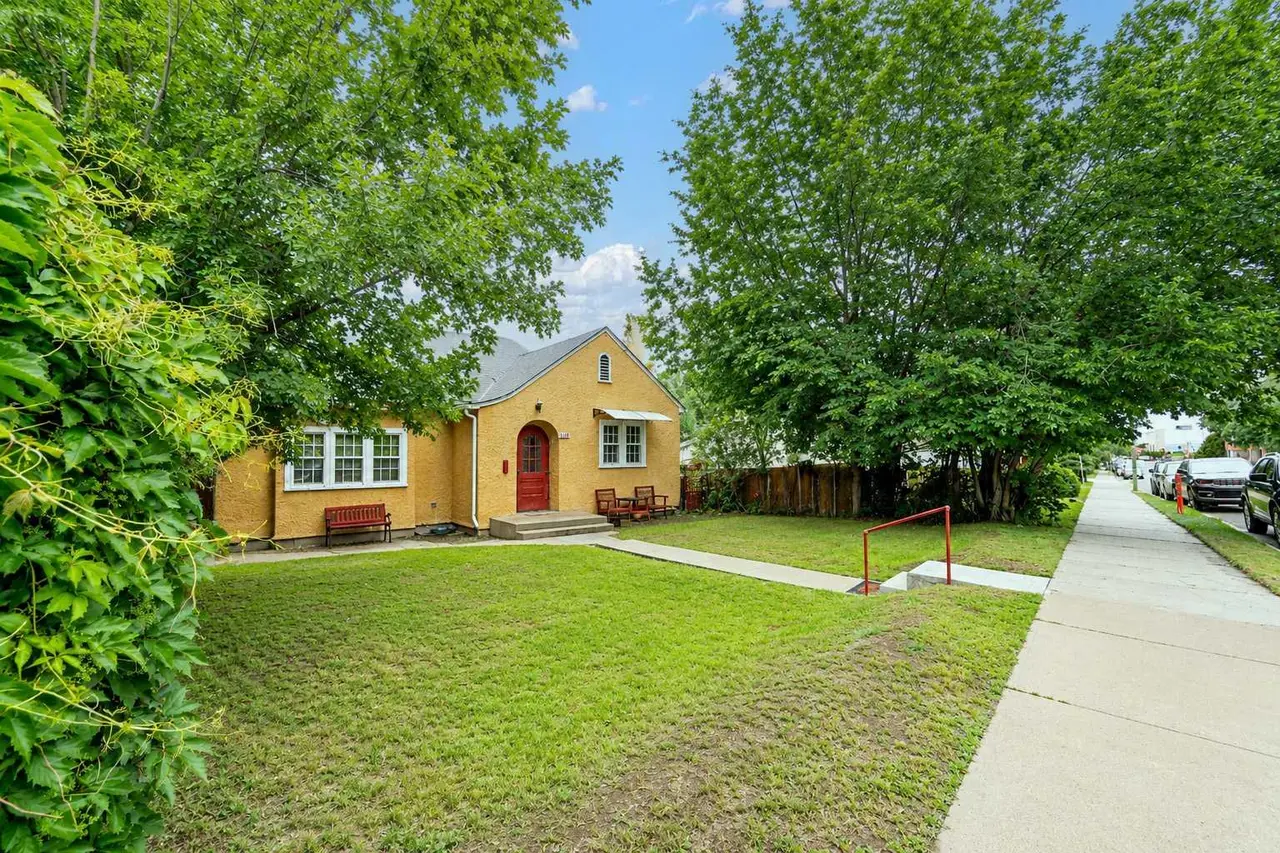 260 2 Street SE
