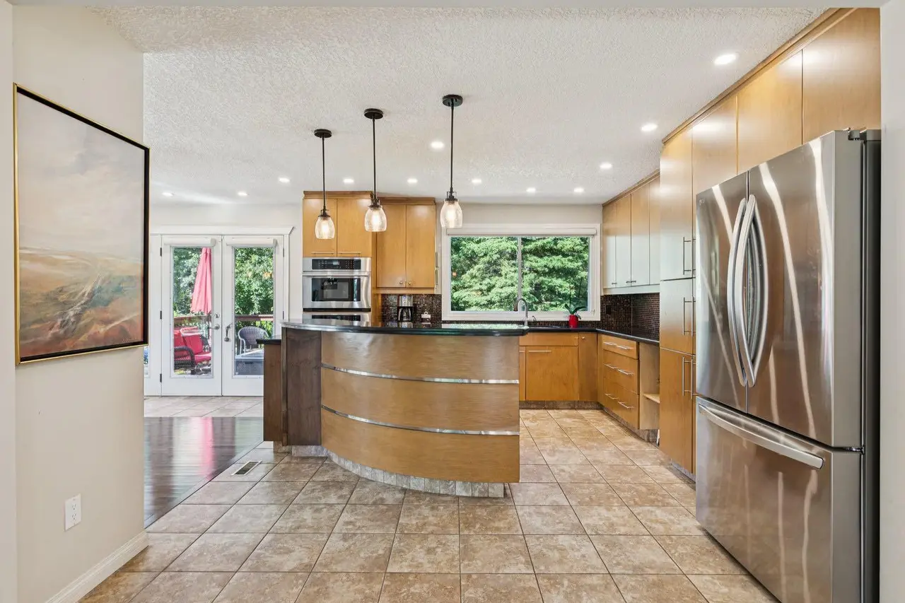 423 Canterbury Place SW