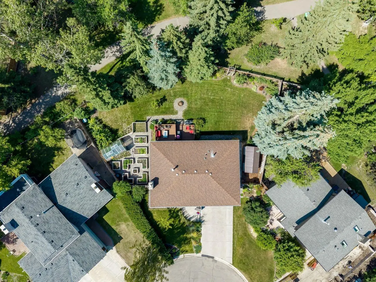 423 Canterbury Place SW