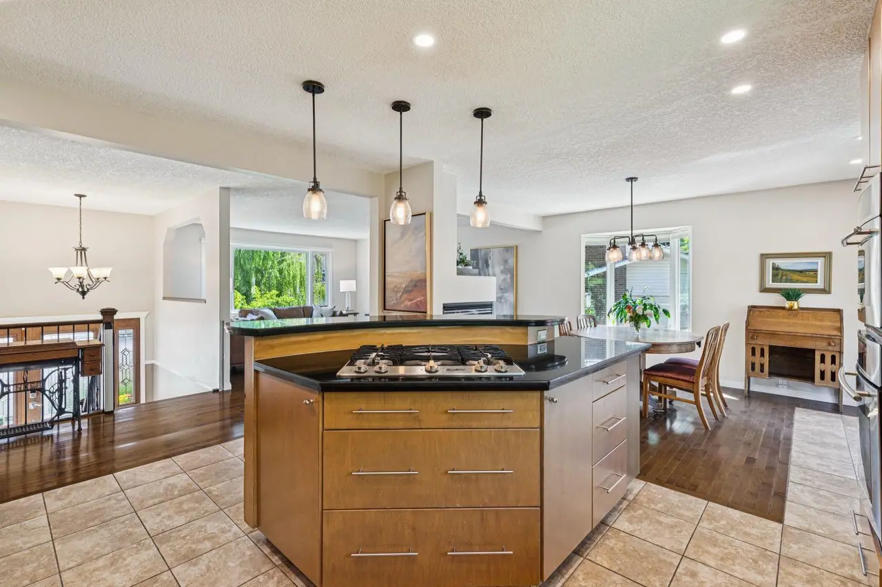 423 Canterbury Place SW