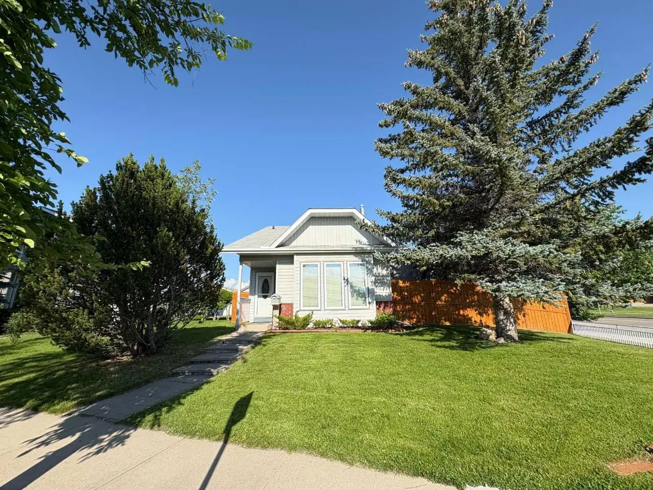228 ERIN WOODS Drive SE