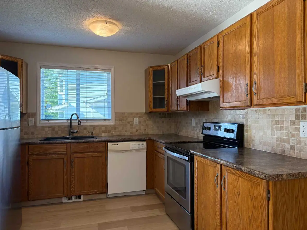 228 ERIN WOODS Drive SE