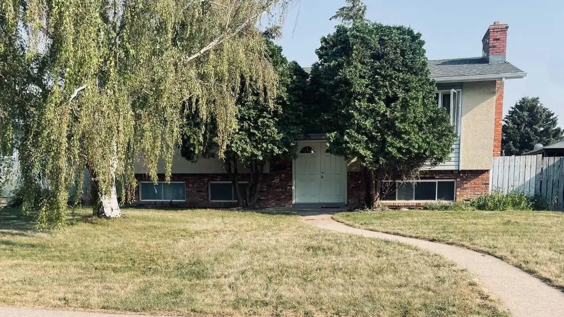 36 Park Meadows Boulevard N