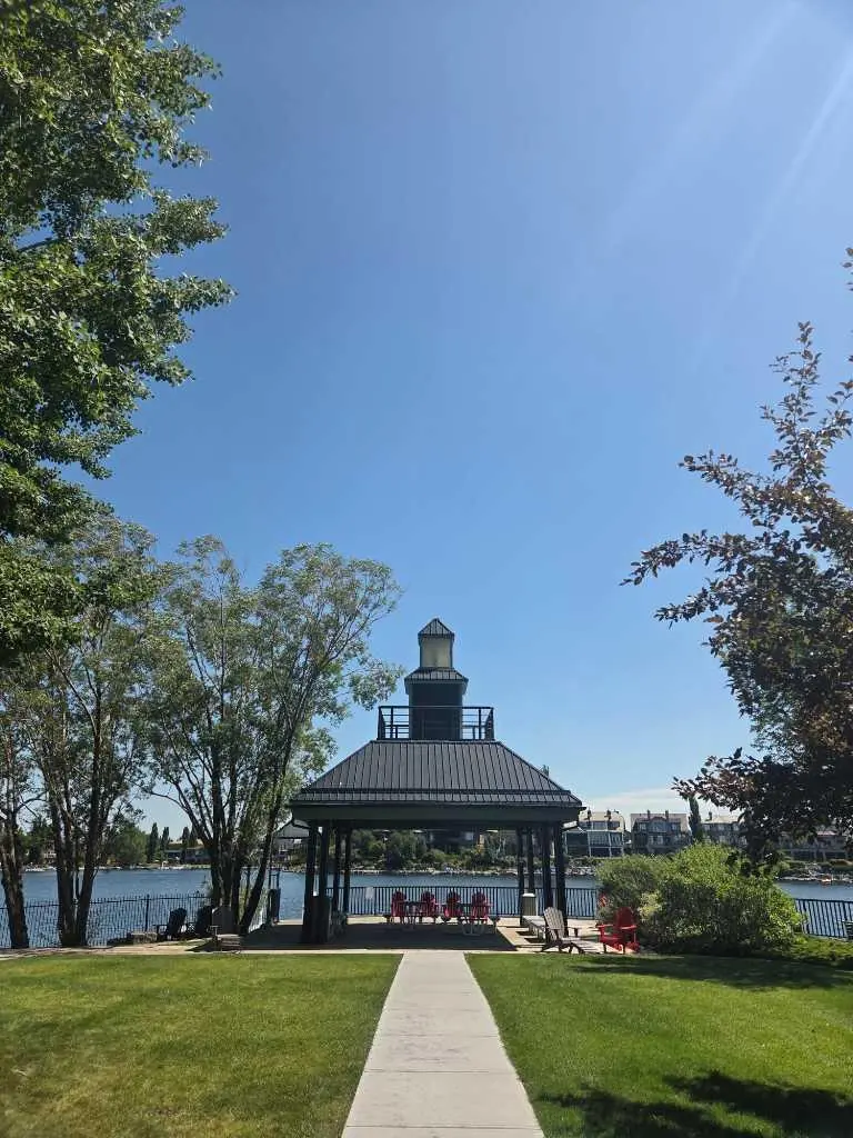11 Mckenzie Lake View SE