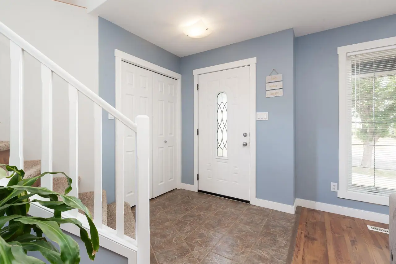 86 Riverstone Boulevard W