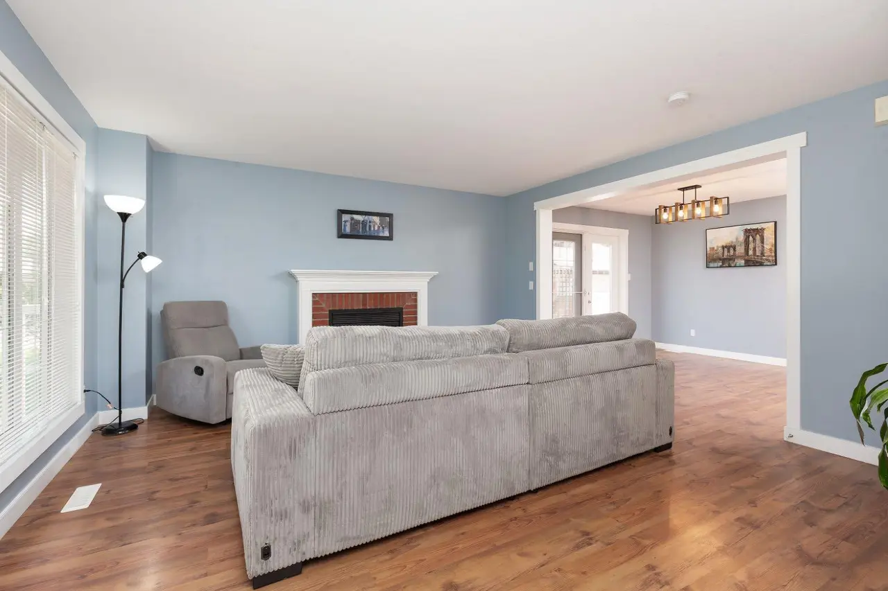 86 Riverstone Boulevard W