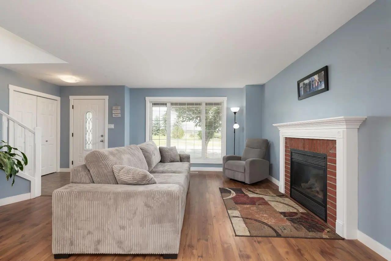 86 Riverstone Boulevard W