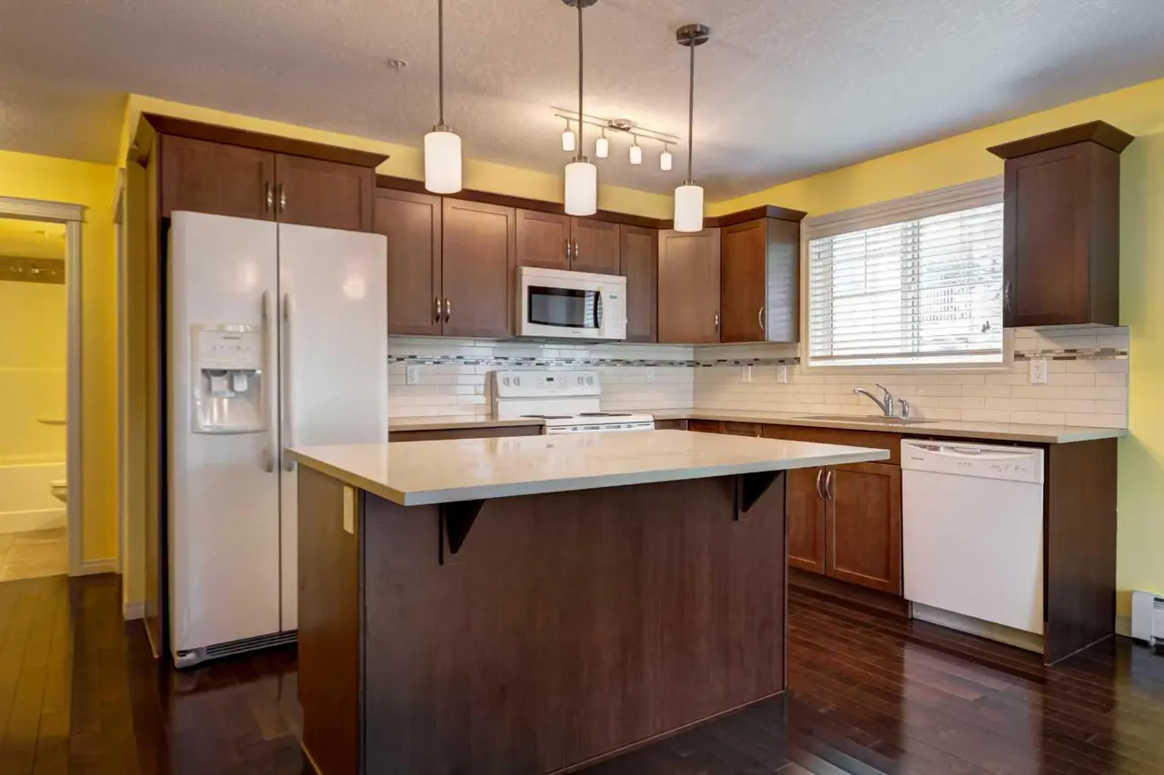 102, 304 Cranberry Park SE