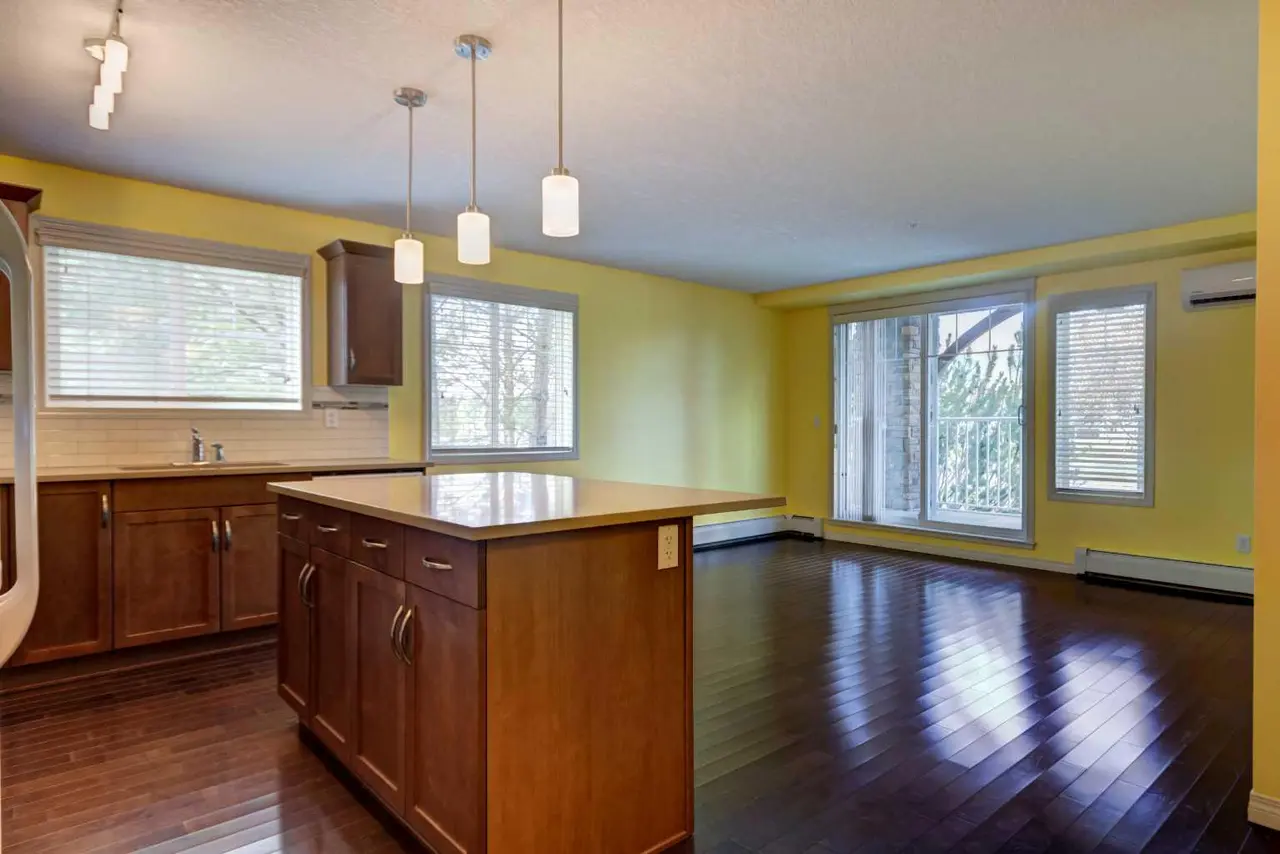 102, 304 Cranberry Park SE