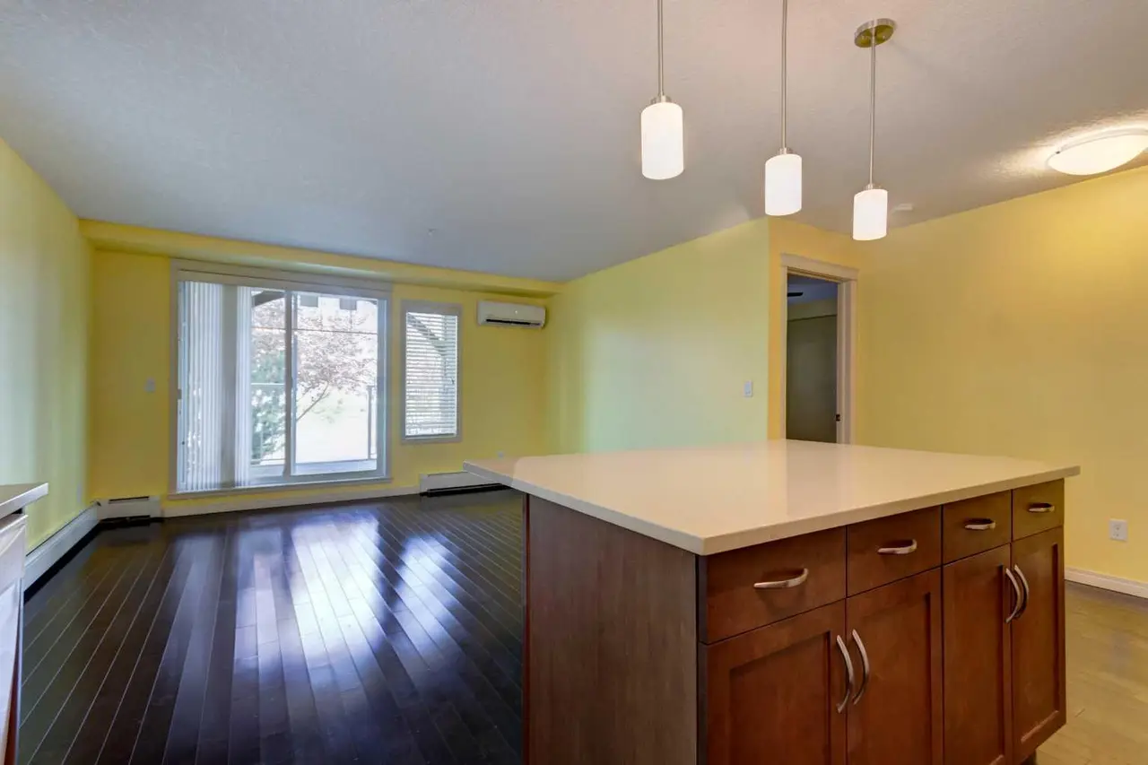 102, 304 Cranberry Park SE