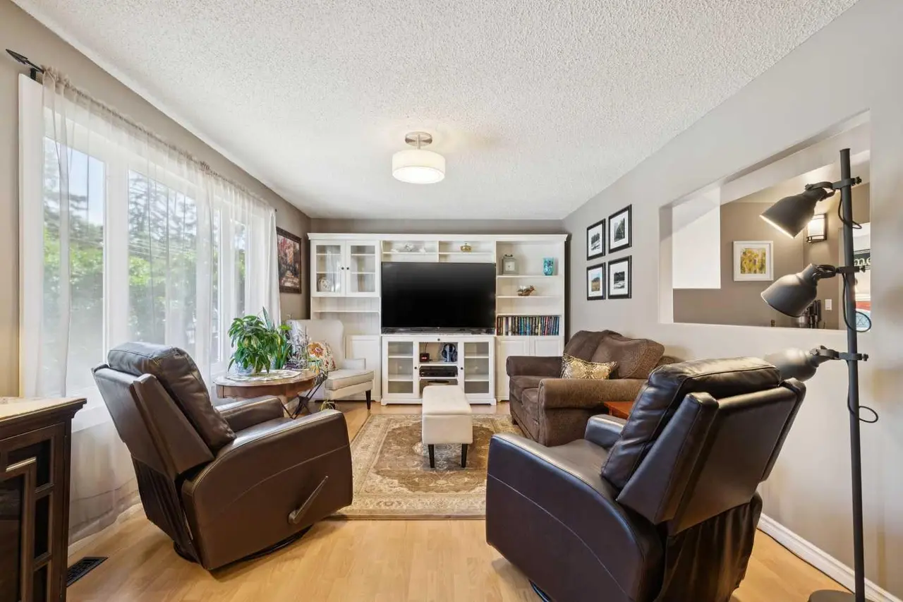 6111 Bow Crescent NW