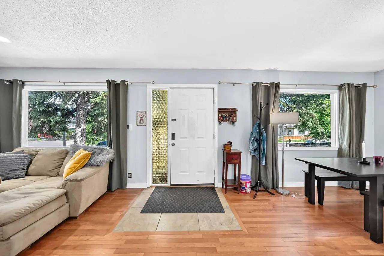 2405 30 Street SW