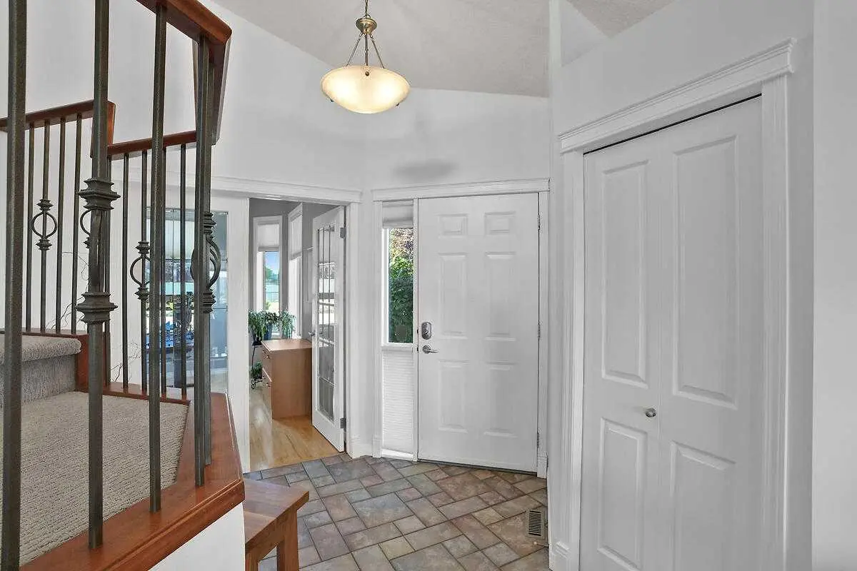147 Springbank Villas SW