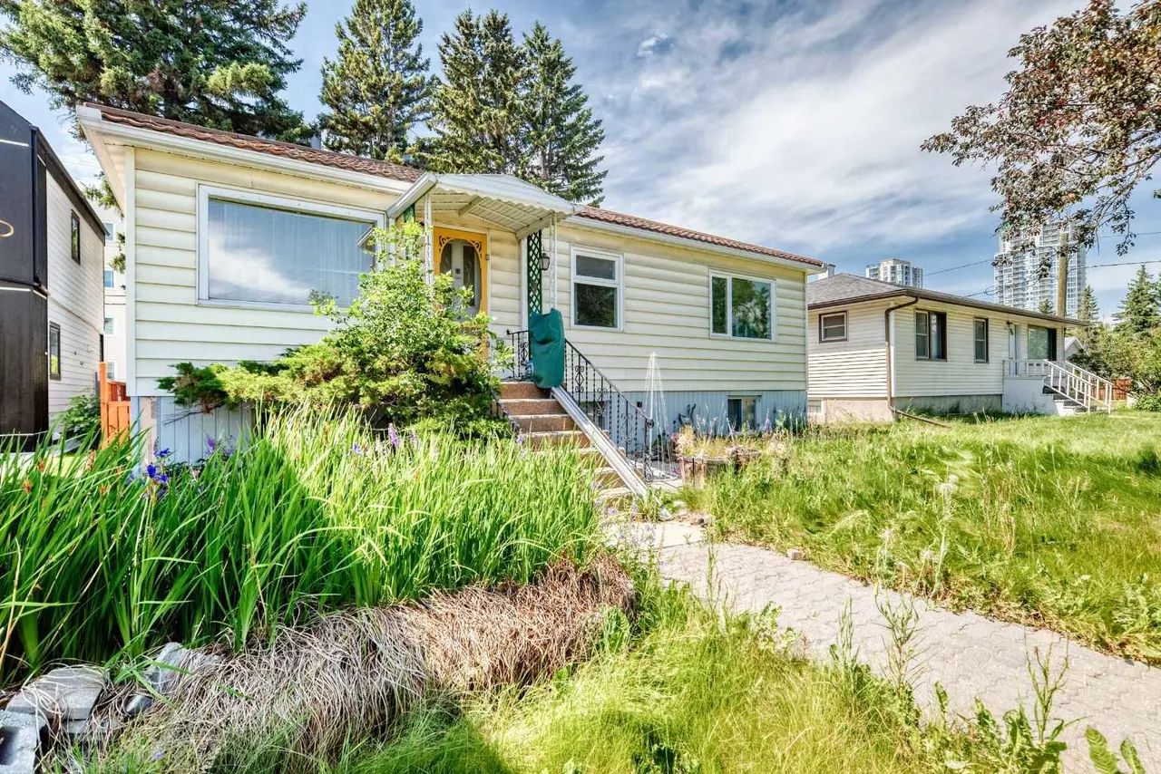 1703 32 Street SW