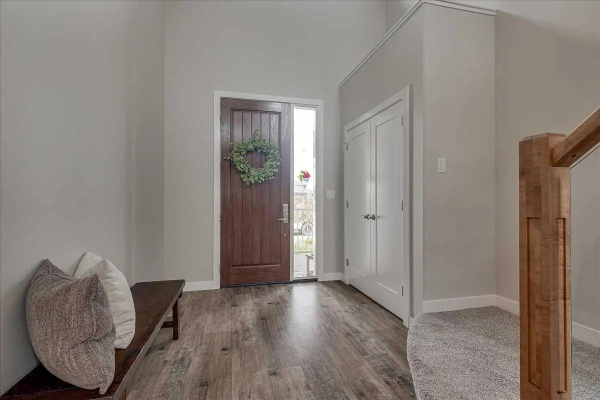 29 Longmire Close 