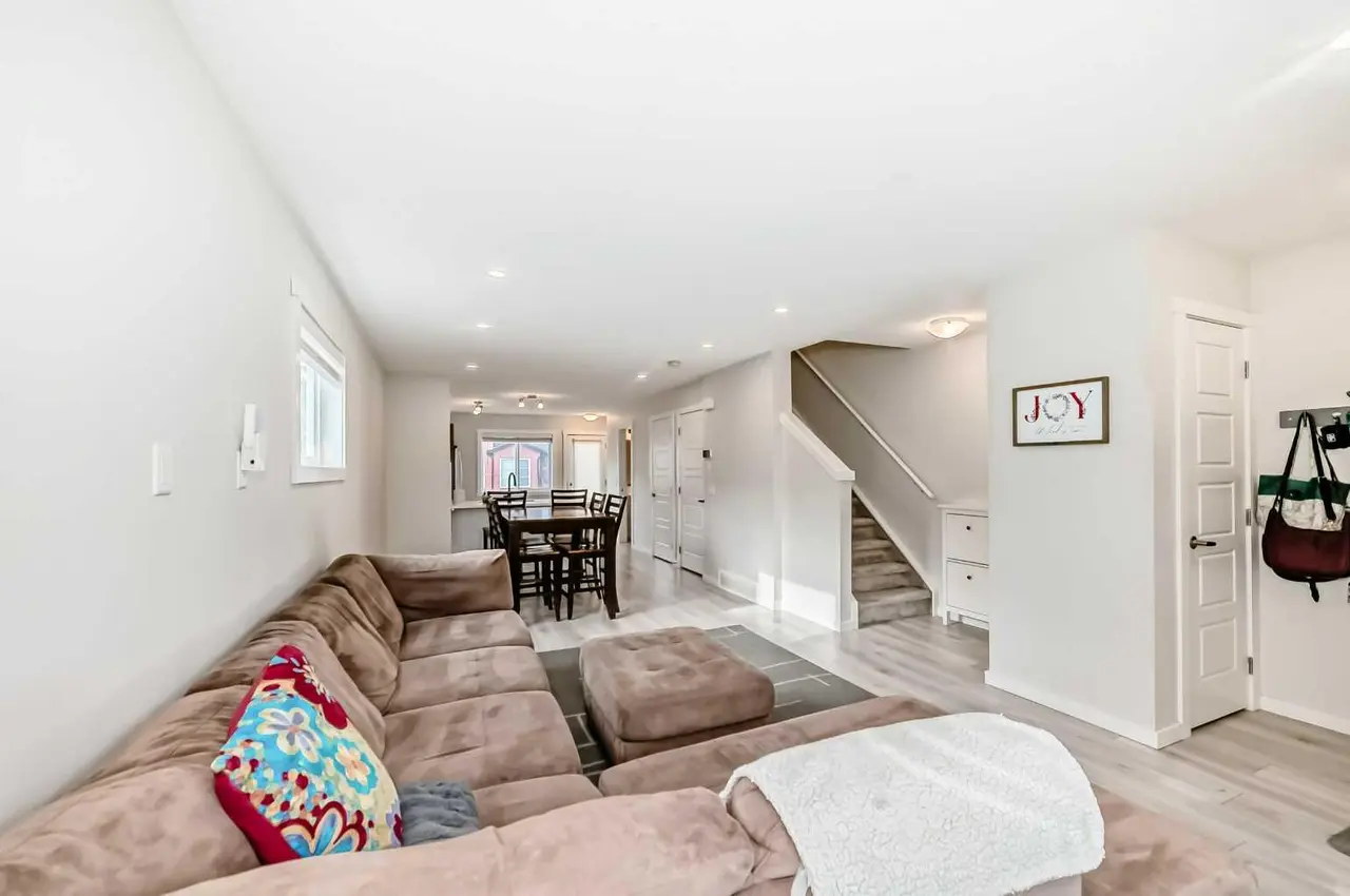 128, 31 Red Embers Parade NE