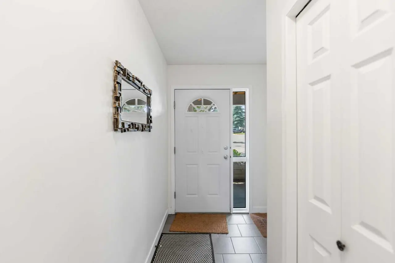 472 Regal Park NE