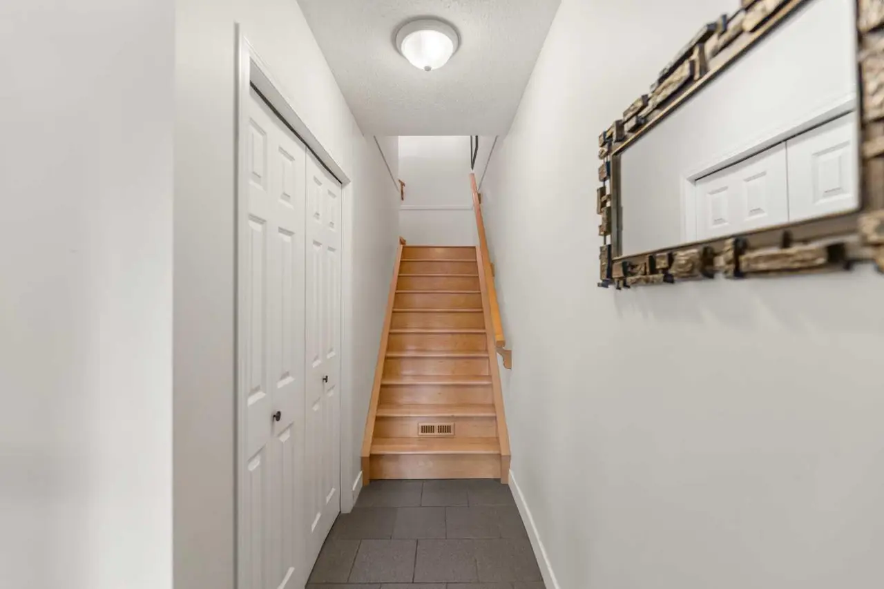 472 Regal Park NE