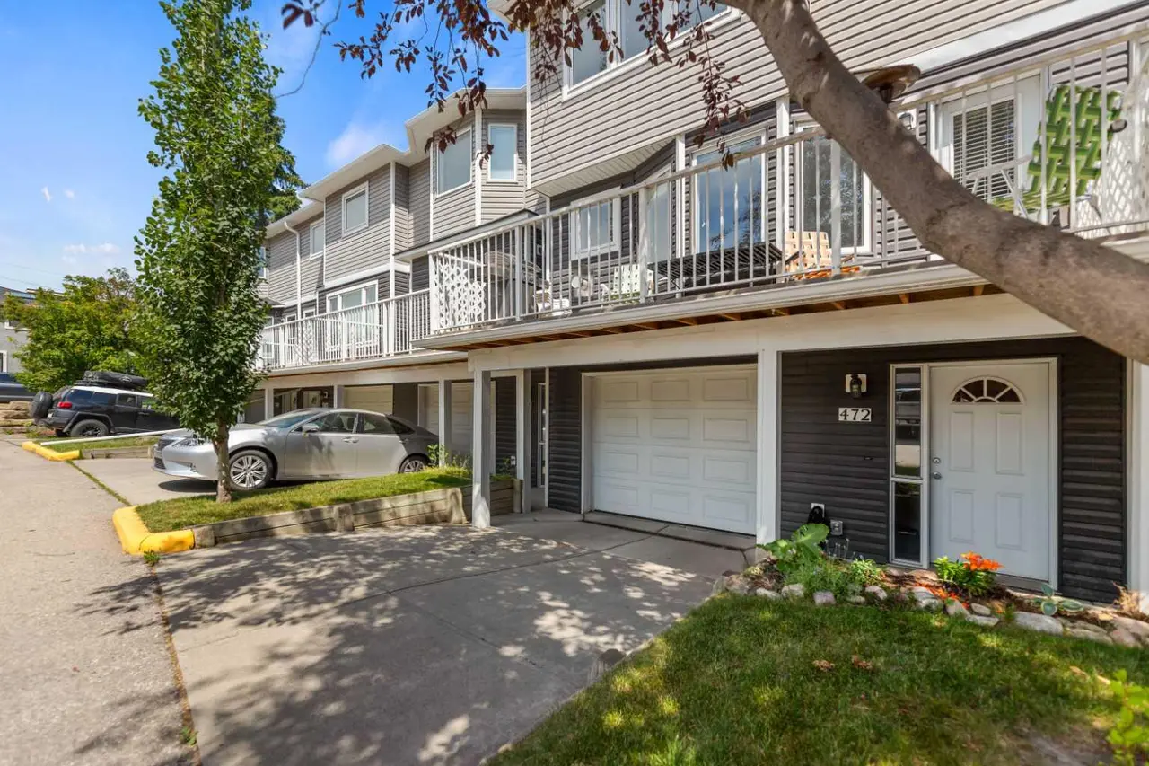 472 Regal Park NE