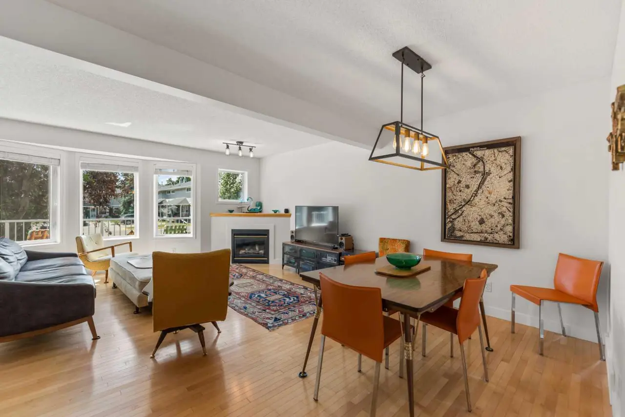 472 Regal Park NE