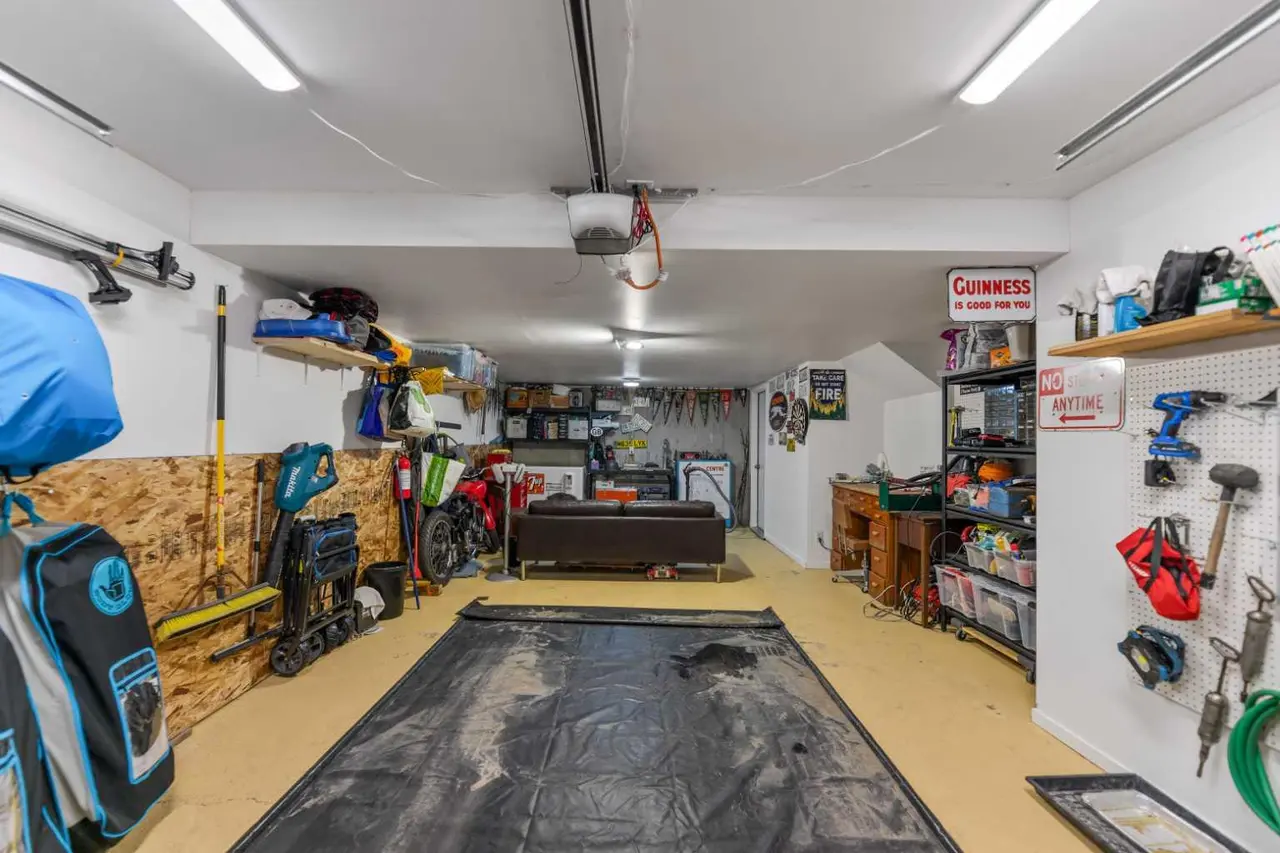 472 Regal Park NE