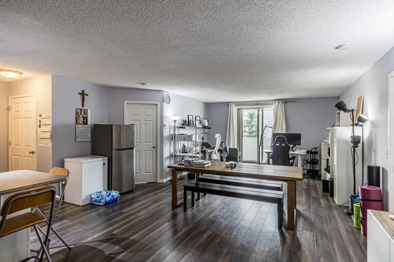 407, 9 Country Village Bay NE