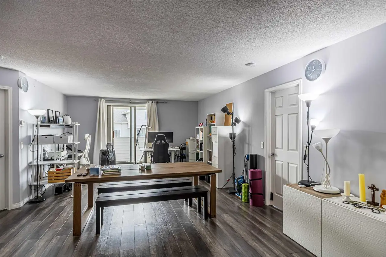 407, 9 Country Village Bay NE